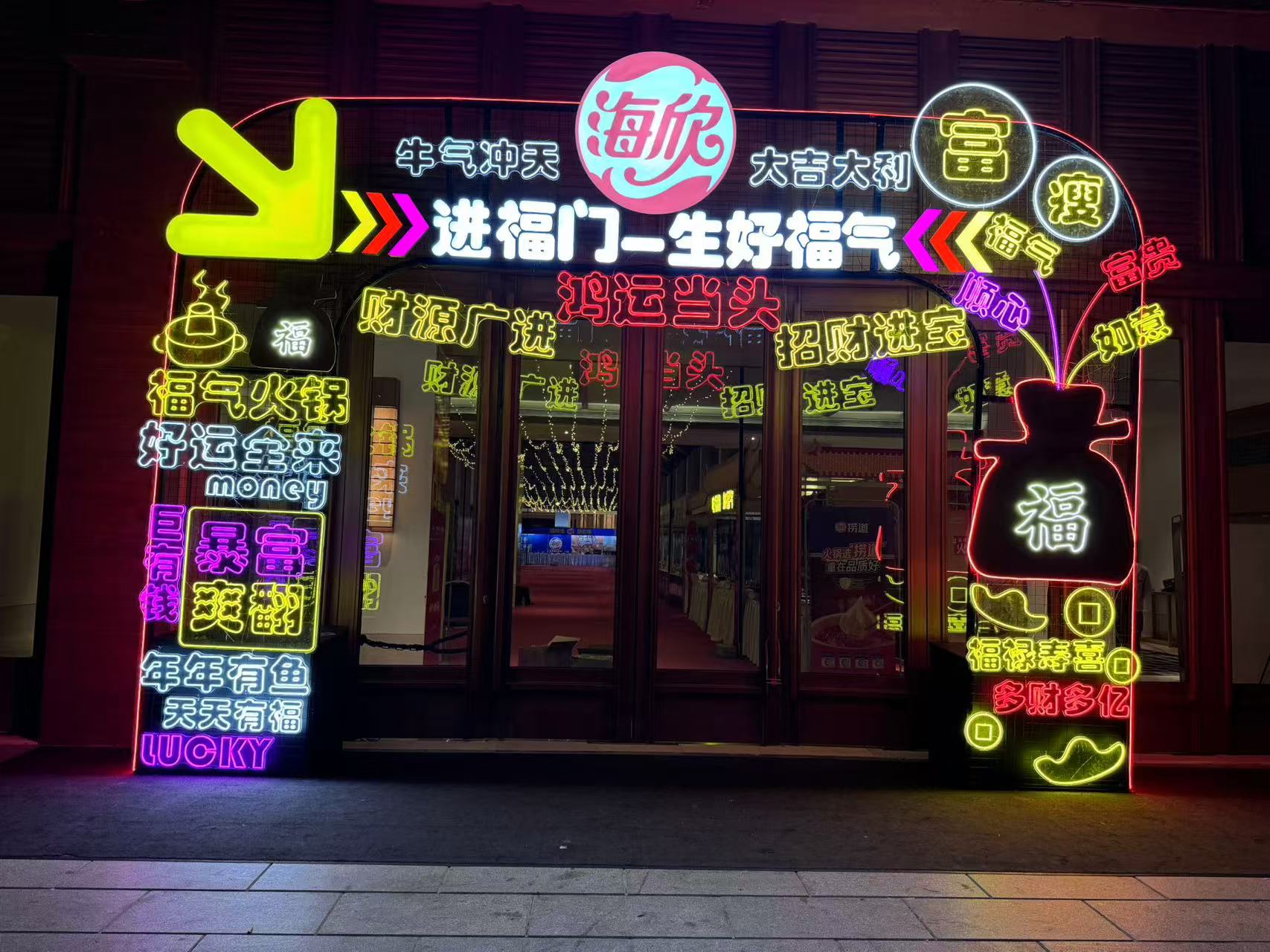 麗江發光鋼架門頭制作